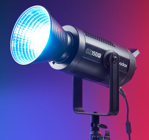 Paket Godox SZ150R Zoom RGB LED Video Light + Softbox 95cm